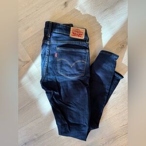 Levi’s women jeans 711 skinny size 26 dark blue